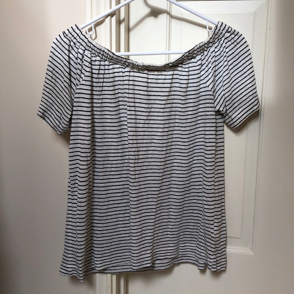 Off-shoulder Striped short sleeved top